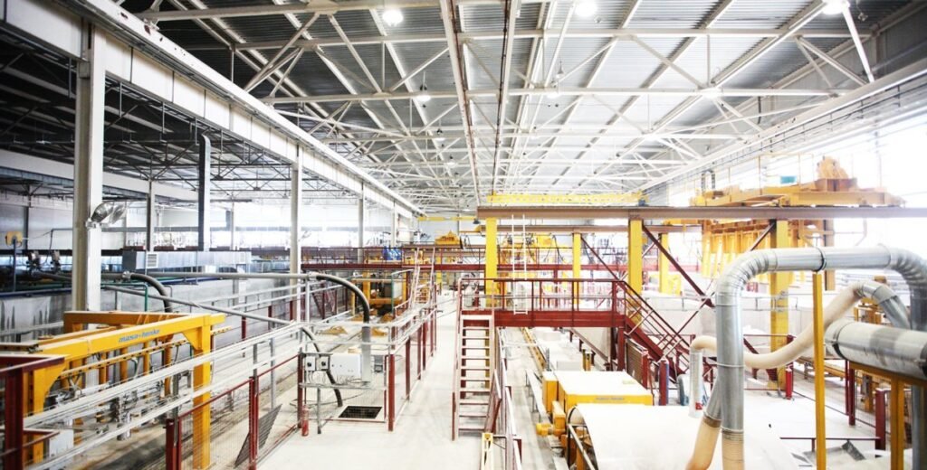 Производственный цех завода Bonolit в Дмитрове с оборудованием для газобетонных блоков